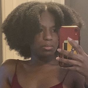 Meet your Posher, Monique